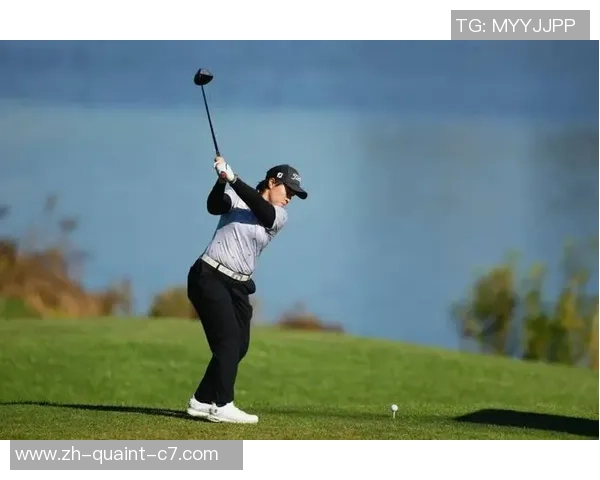 我国高尔夫球员许赢夺得女子中巡个人第三冠